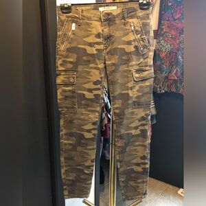 EUC Women’s Mavi Camo Denim